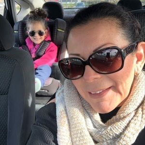 Meet your Posher, Claudia